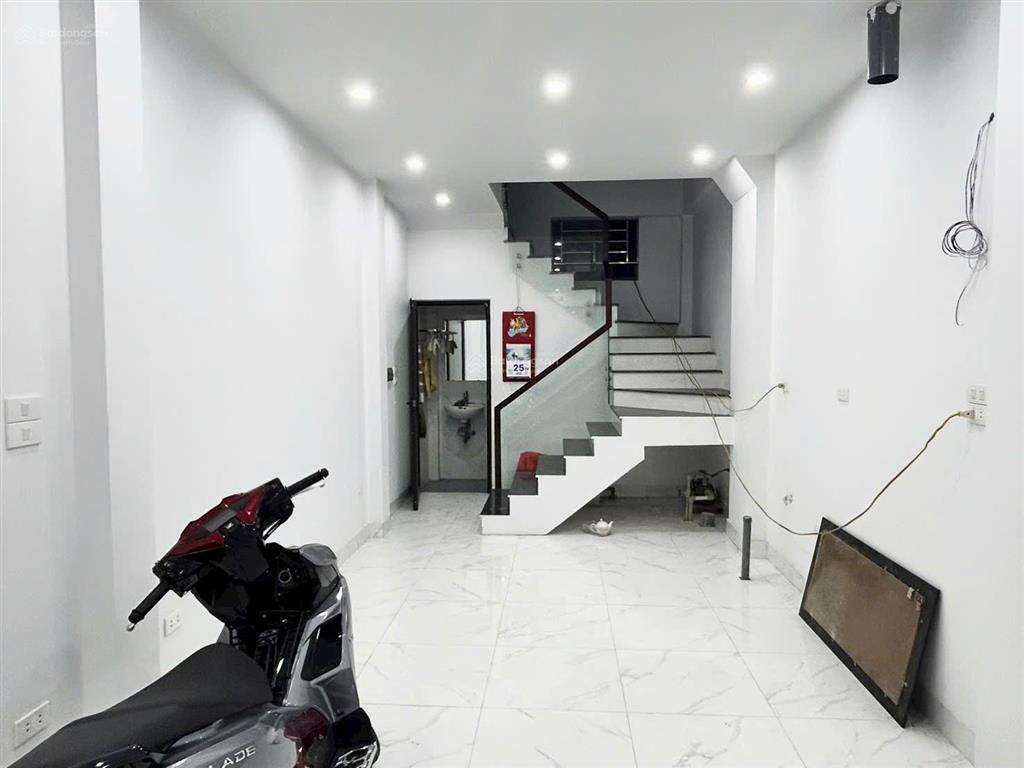 Bán nhà đông ngạc  oto đỗ cửa ngõ thông, oto tránh kinh doanh
giá hơn 8 tỷ
35m x 5 tầng, 3 phòng