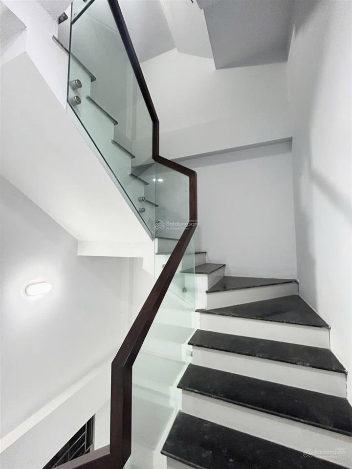 Bán nhà đông ngạc  oto đỗ cửa ngõ thông, oto tránh kinh doanh
giá hơn 8 tỷ
35m x 5 tầng, 3 phòng