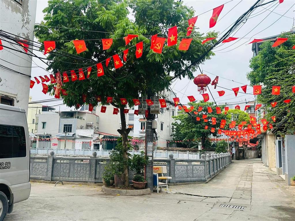 Bán đất view hồ thụy phương 50m2 8 tỷ hơn. ô tô, ngõ nông, bãi ô tô gần nhà. sổ vuông đẹp