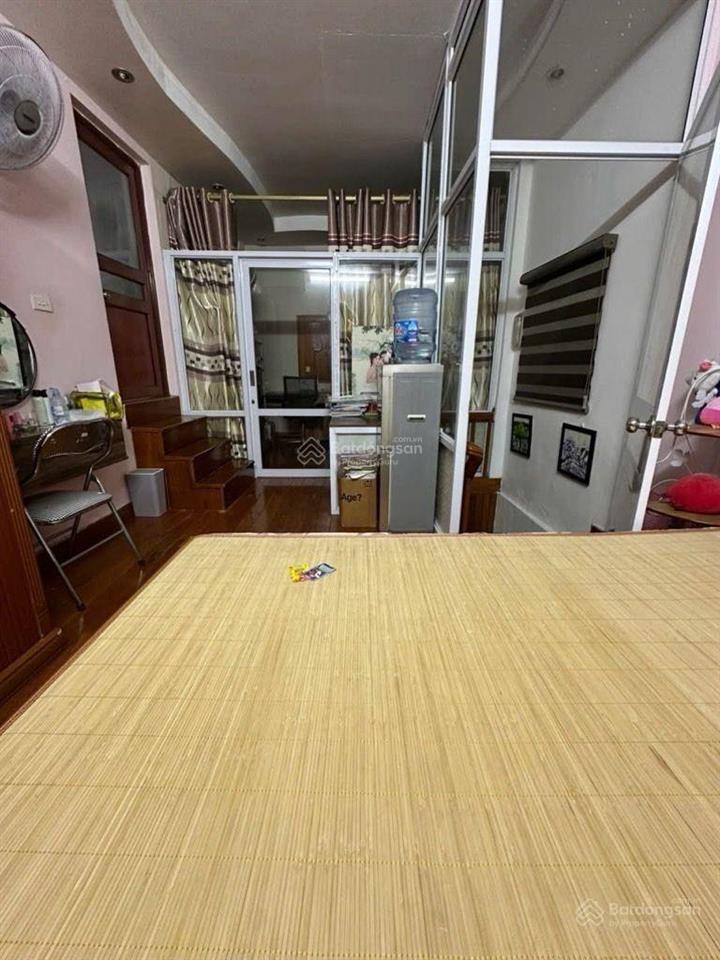 Bán nhà đông ngạc 49m2, 2 tầng, ngõ nông, gần chợ.
giá 5 tỷ hơn. sổ đỏ chính chủ. hl 0369 316 ***