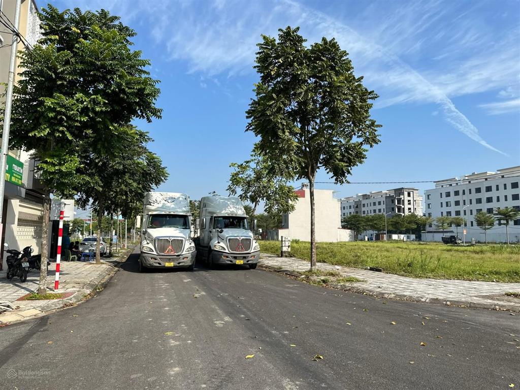 Cần tiền bán rẻ lô đất khu đô thị vườn sen. kế bên chợ  trường học tại từ sơn