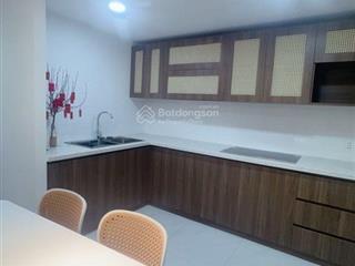 Ngay vòng xoay lê đại hành  gần đh bách khoa giáp quận 10 (4x17) hẻm xe hơi 4 lầu đúc btct