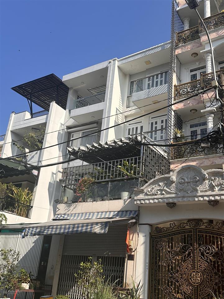 80 mét vuông đất đô thị xây dựng được 5 tầng cách 3 căn ra hẻm ô tô gần đầm sen