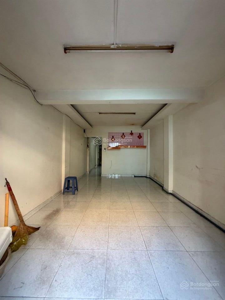 Mặt tiền ngay 3 tháng 2 quận 11. nhà cấp 4 xây mới như biệt thự. ngang 7 siêu hiếm do ghép 2 căn