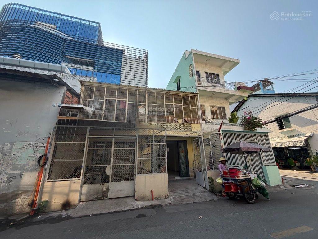 Mặt tiền ngay 3 tháng 2 quận 11. nhà cấp 4 xây mới như biệt thự. ngang 7 siêu hiếm do ghép 2 căn