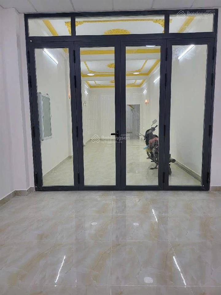 Mặt tiền chu văn an kề bênh cv đường 2 chiều kinh doanh thuận tiện ngay chợ bình tây hiếm bán