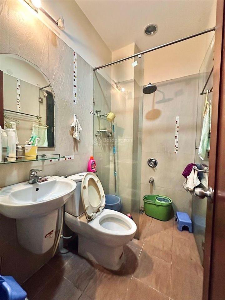9tỷ 9 giảm còn 9 tỷ bốn lăm hẻm xe hơi ông ích khiêm ngay bình thới nhà mới cứng 5 tầng