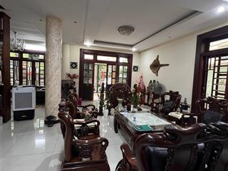 Biệt thự nội thất cao cấp cmt8 chỉ còn vài căn rao bán. chủ gấp bán tặng full nội thất chủ mới
