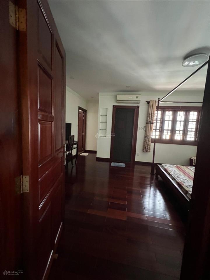 Biệt thự nội thất cao cấp cmt8 chỉ còn vài căn rao bán. chủ gấp bán tặng full nội thất chủ mới