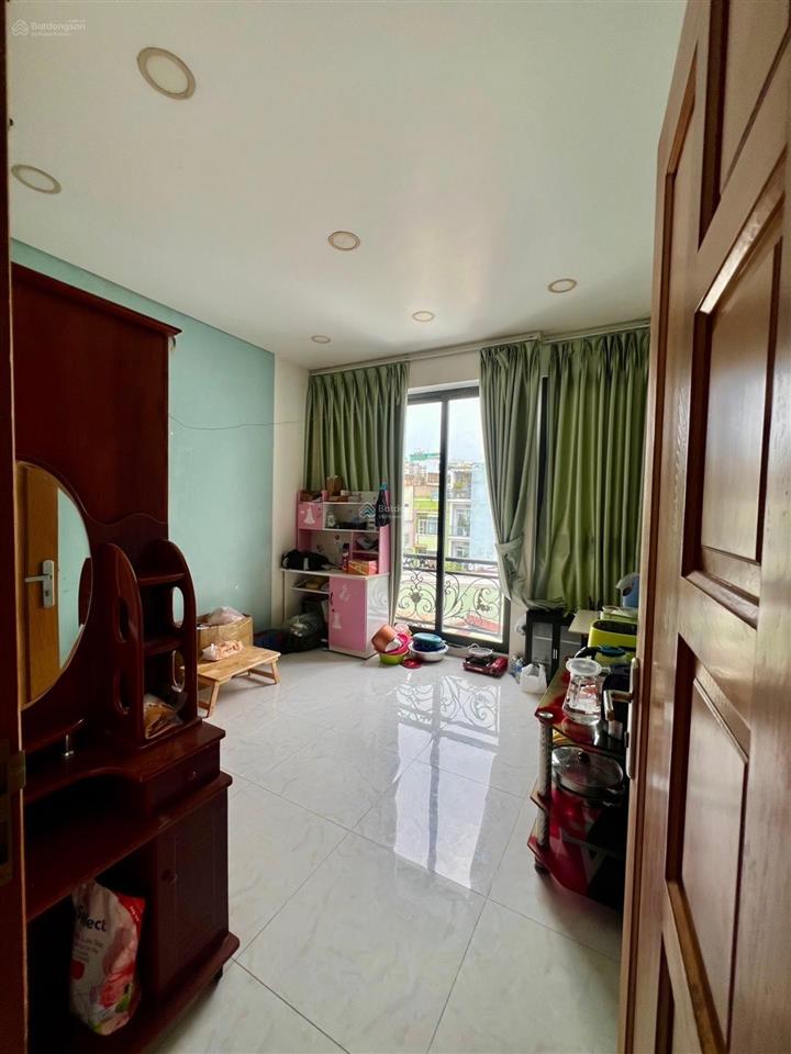 Nhà đối diện lotte lê đại hành mặt tiền phí sau lưng xe hơi thông. giá chỉ 6 tỷ xíu