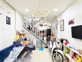 Ngay ngã tư lạc long quân và âu cơ  dt 51 mét 2 tầng nhà còn mới hẻm ô tô quận 11