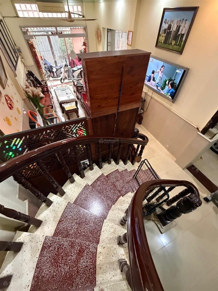 Gần kề mặt tiền đường 3 tháng 2. quận 10 diện tích gần 150 mét xây chắc chắn dạng biệt thự
