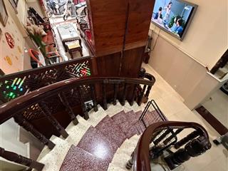Gần kề mặt tiền đường 3 tháng 2. quận 10 diện tích gần 150 mét xây chắc chắn dạng biệt thự