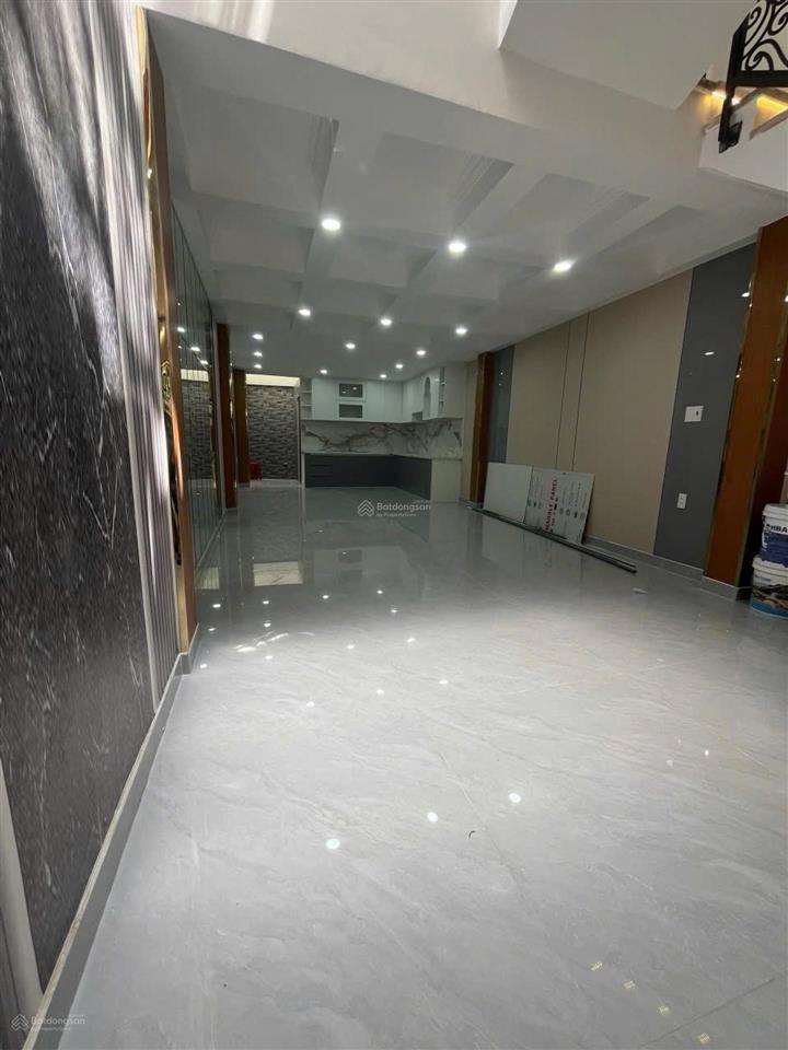 Chỉ 17 tỷ hai có ngay nhà mặt tiền ngang 4,5 dài 21 mét xây mới gắn được thang máy rất gần ga t3