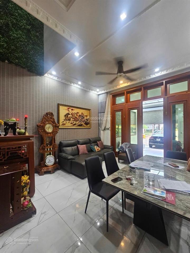 Mặt tiền đường 8b ngay công viên giá tốt khu tên lửa