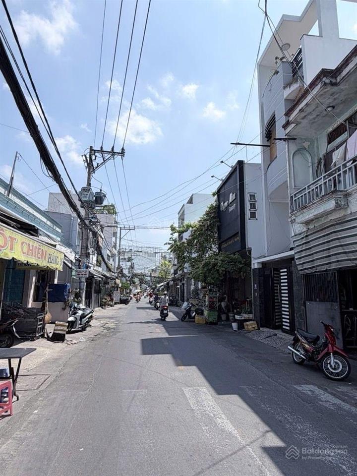 Mặt tiền ngay eaon mall tân phú 4 tầng kinh doanh sầm uất giá quá bèo chỉ hơn 9tỷ tl9c