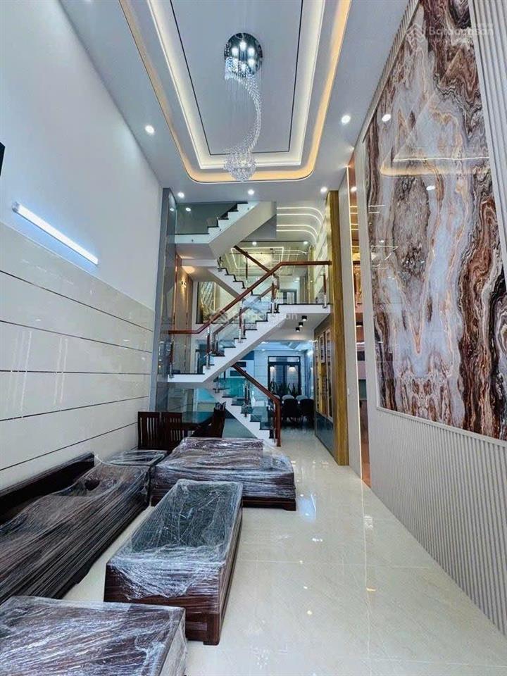 Cạnh hương lộ 2 bình tân( dt 4x13m) 5tầng ,đường 8m,ko lộ giới, 5pn,5vs,tặng nội thất, sổ mới 2025