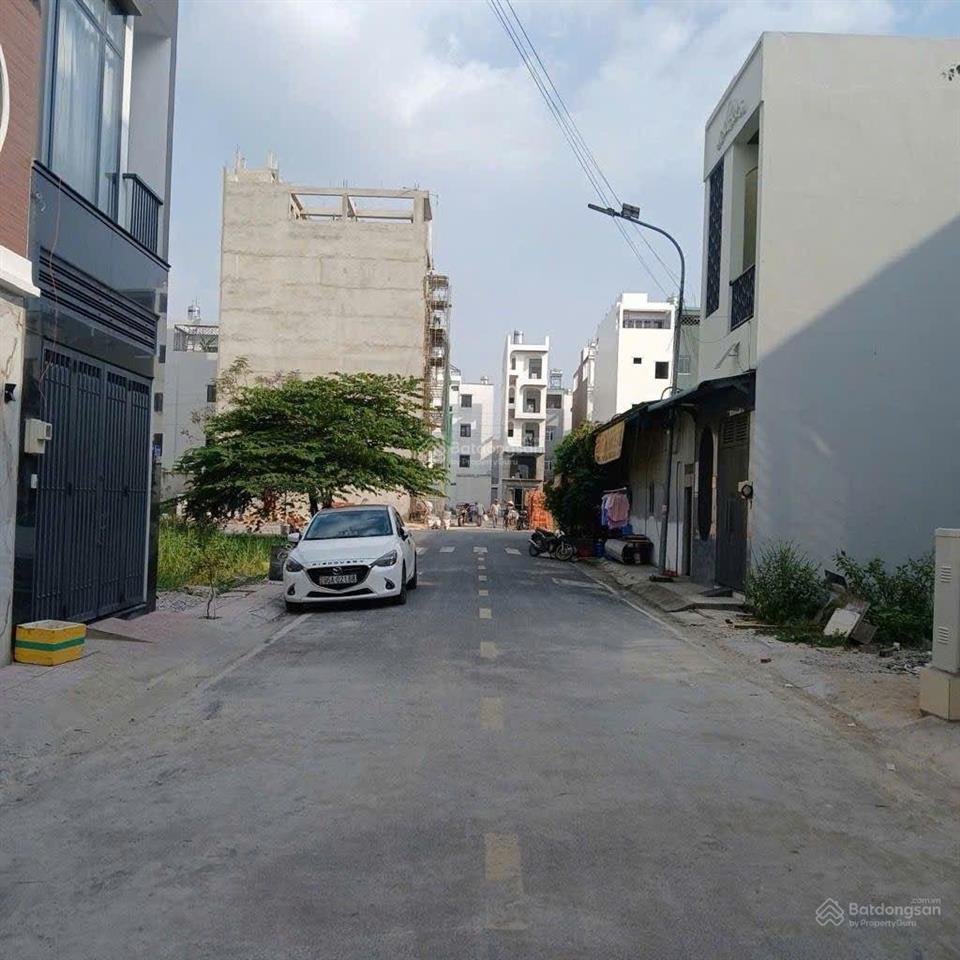 Cạnh hương lộ 2 bình tân( dt 4x13m) 5tầng ,đường 8m,ko lộ giới, 5pn,5vs,tặng nội thất, sổ mới 2025