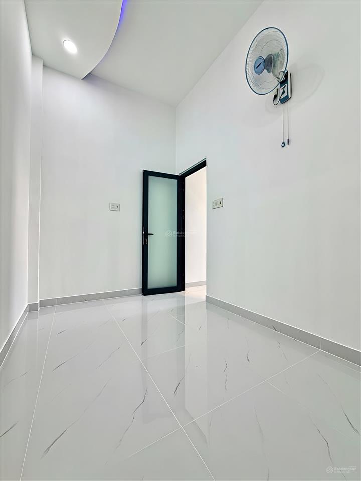 Bán nhà đường lê văn quới, giá 3,85 tỷ,dt 32m2, 2pn, 2wc, hẻm thông ,sổ hồng riêng