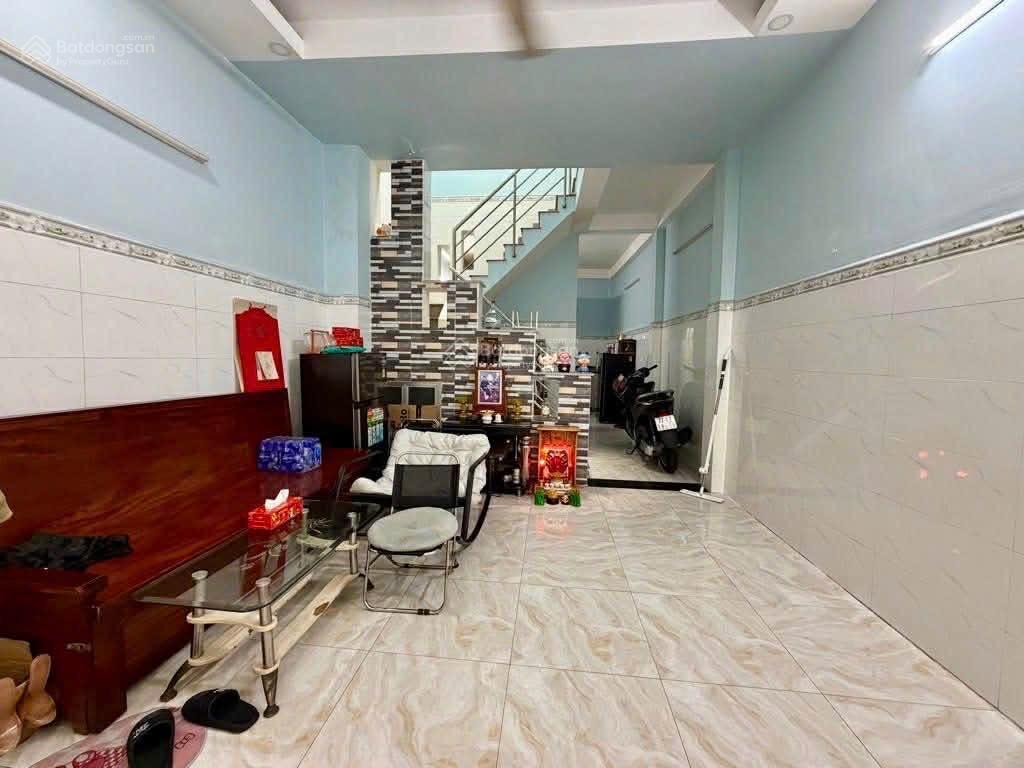 Chủ ngop giảm giá mạnh cho can nha 50m2 tai khu dân cư bình hưng cach bên xe q8 1 cây số