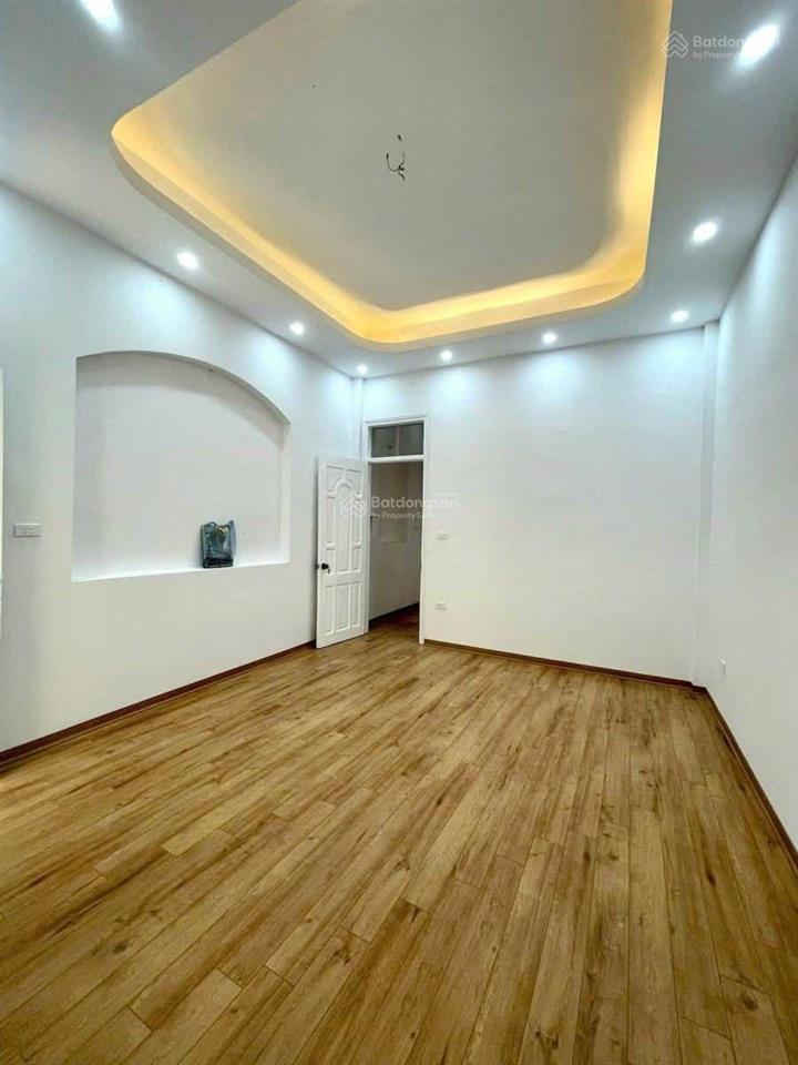 Nhà phân lô khâm thiên, ô tô tránh, vỉa hè, 54m2, 5 tầng, 21.5 tỷ