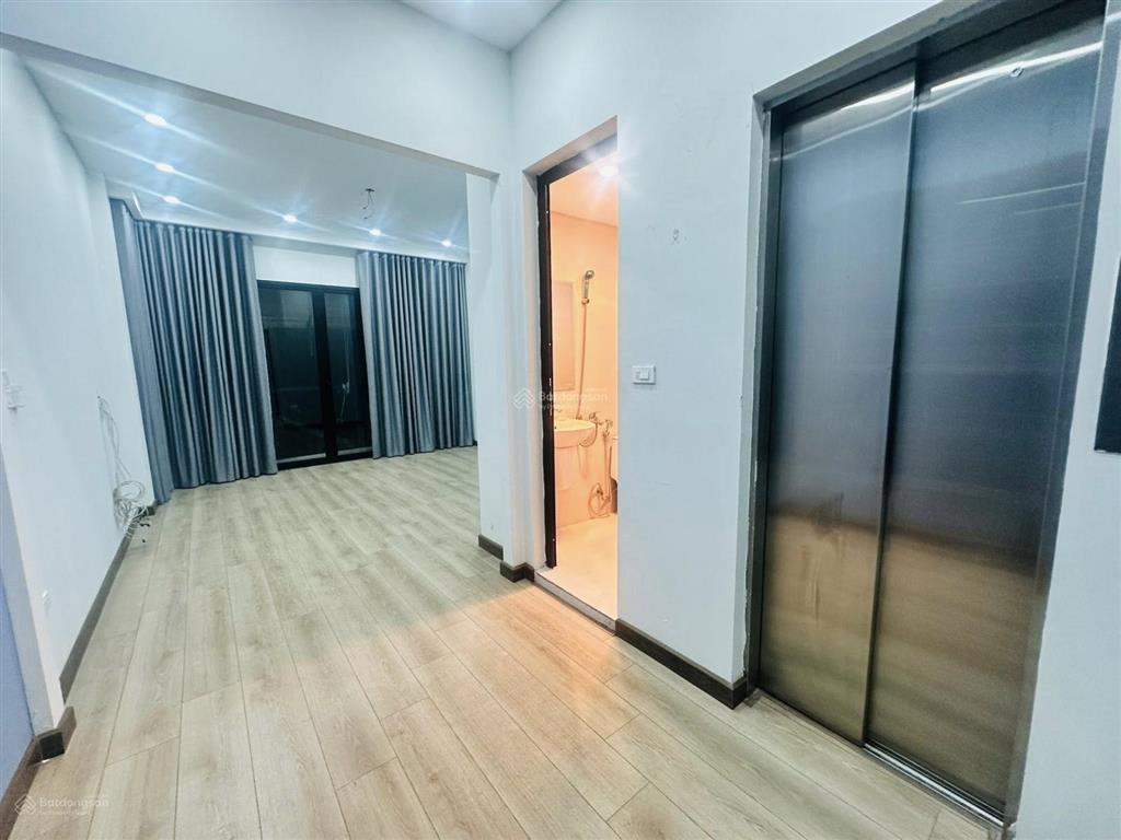 Nhà đẹp giang văn minh, ô tô vào, thang máy, 7 tầng, gần phố, 25.6 tỷ