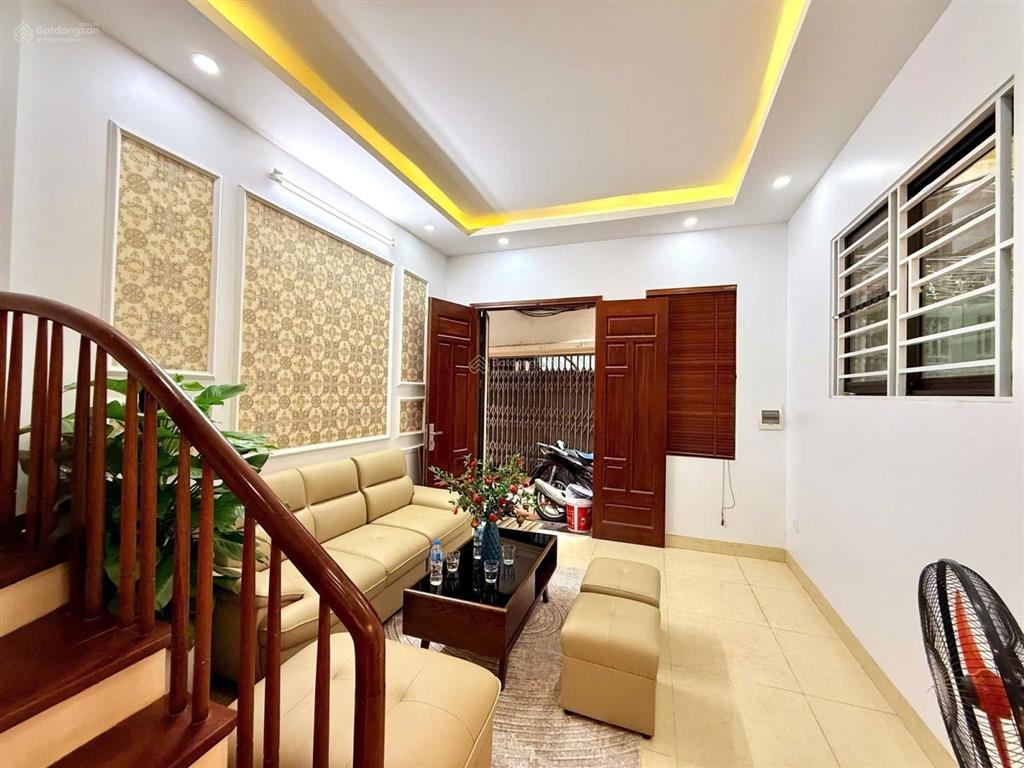 Nhà đẹp nguyễn chí thanh, 35m2, 5 tầng, lô góc, kinh doanh tốt, 9.3 tỷ