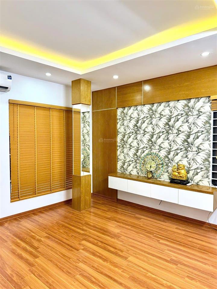 Nhà đẹp nguyễn chí thanh, 35m2, 5 tầng, lô góc, kinh doanh tốt, 9.3 tỷ