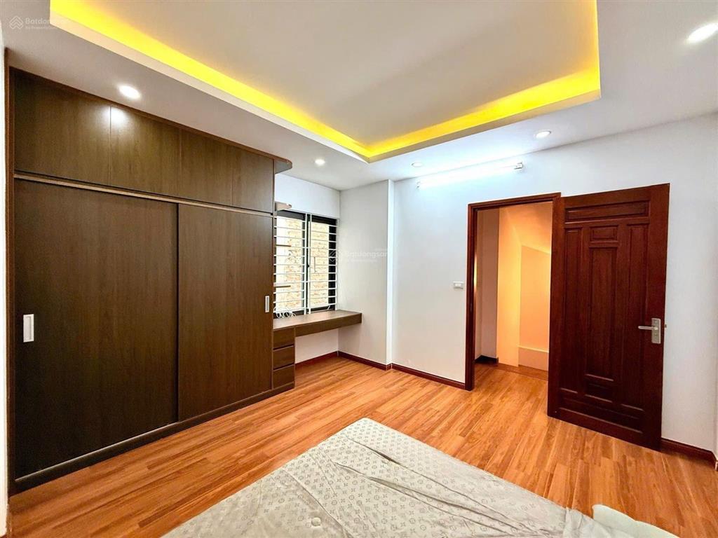 Nhà đẹp nguyễn chí thanh, 35m2, 5 tầng, lô góc, kinh doanh tốt, 9.3 tỷ