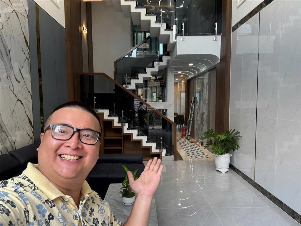 Bán nhà chiến lược thông tỉnh lộ 10  ô tô ngủ nhà  4 x 17m 5 tầng  thang máy  8.299 tỷ 6pn 6wc