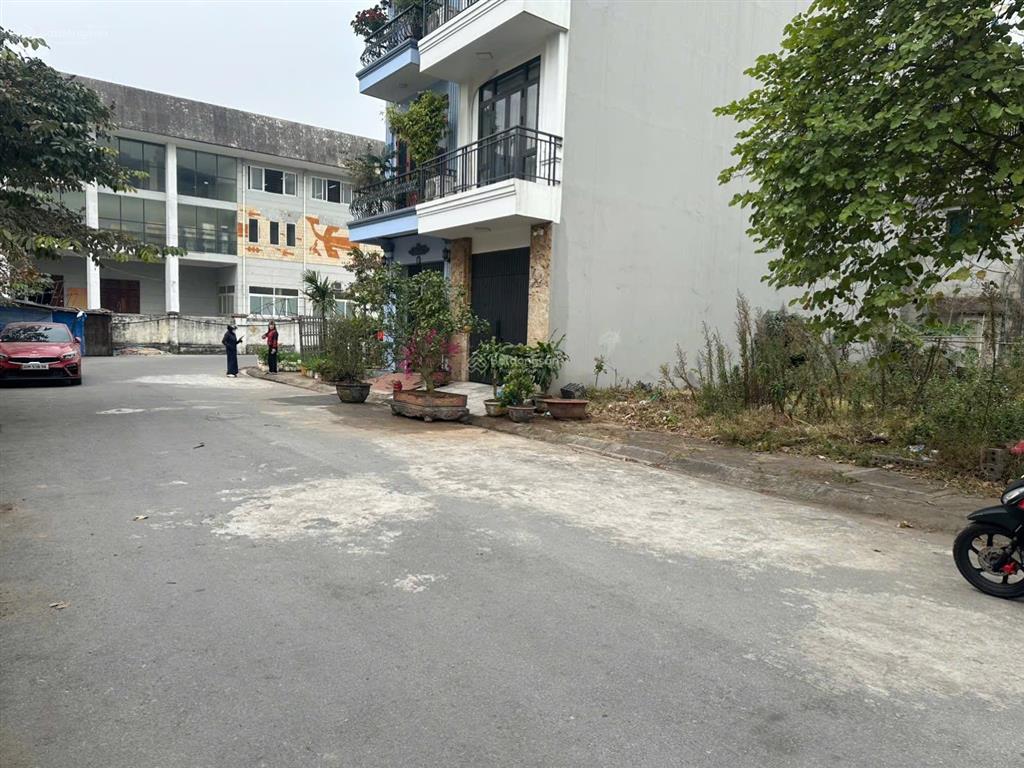 Bán nhanh mảnh đất phân lô vỉa hè sát kho bạc thường tín. đường 10m thoáng trước sau