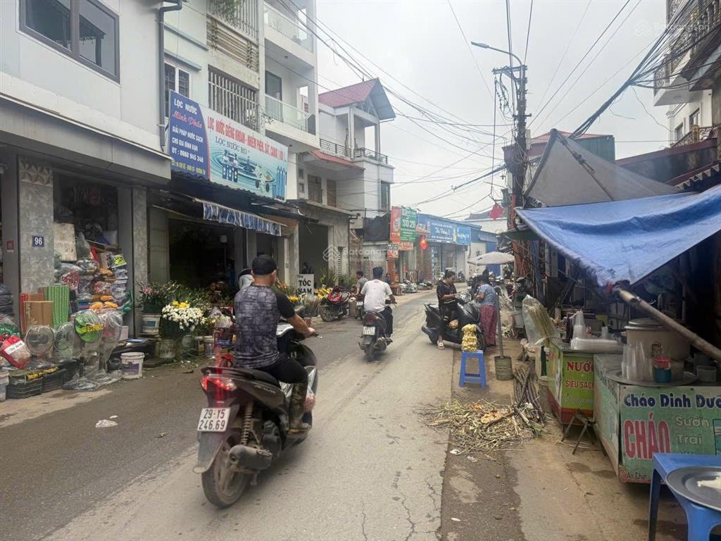 Bán đất mặt chợ ninh sở, kinh doanh sầm uất. chỉ 9.x ty