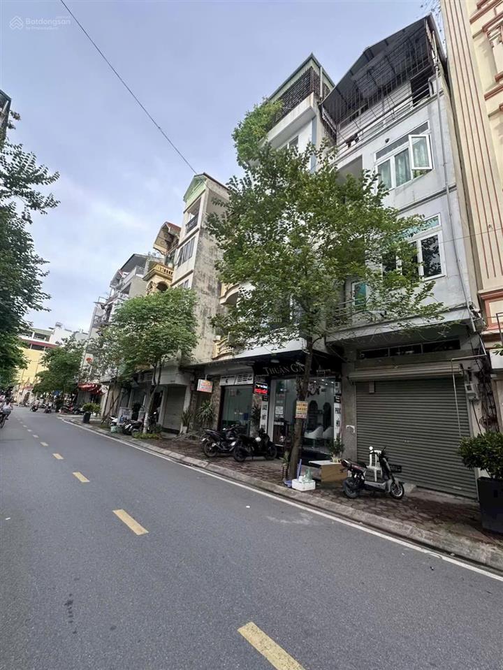 Cho thuê nhà nguyên căn mặt chợ văn điển. 4 tầng giá thương lượng