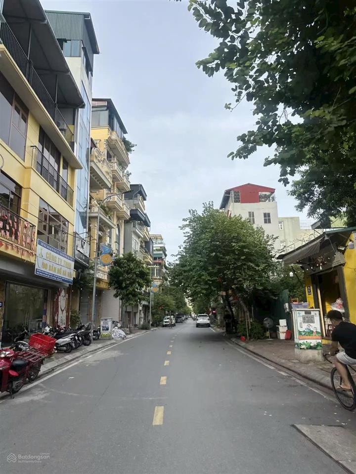 Cho thuê nhà nguyên căn mặt chợ văn điển. 4 tầng giá thương lượng