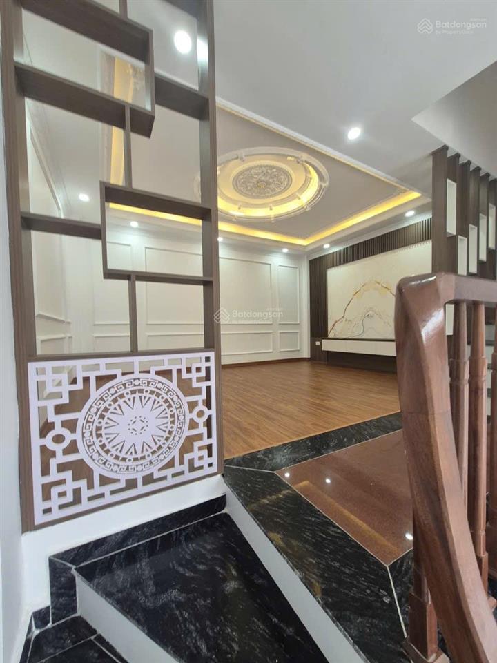 Bán nhà 5 tầng ngọc hồi ô tô 24 chỗ đỗ, đường thông. view đẹp thoáng