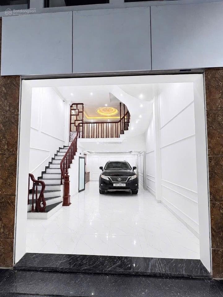 Bán nhà 5 tầng ngọc hồi ô tô 24 chỗ đỗ, đường thông. view đẹp thoáng