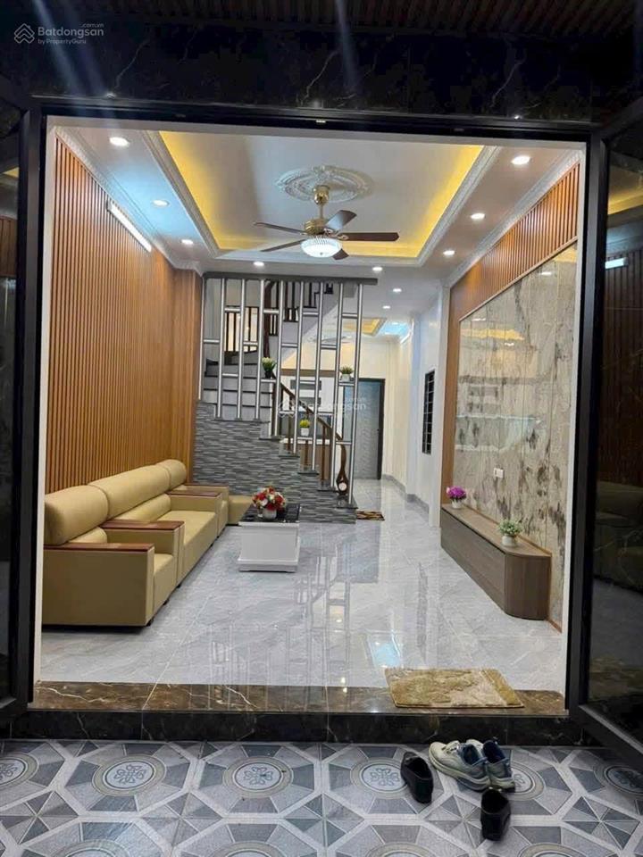 Bán cắt lỗ thu vốn. nhà mới 4 tầng đông mỹ. chỉ hơn 4 tỷ