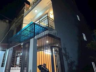 Bán cắt lỗ thu vốn. nhà mới 4 tầng đông mỹ. chỉ hơn 4 tỷ