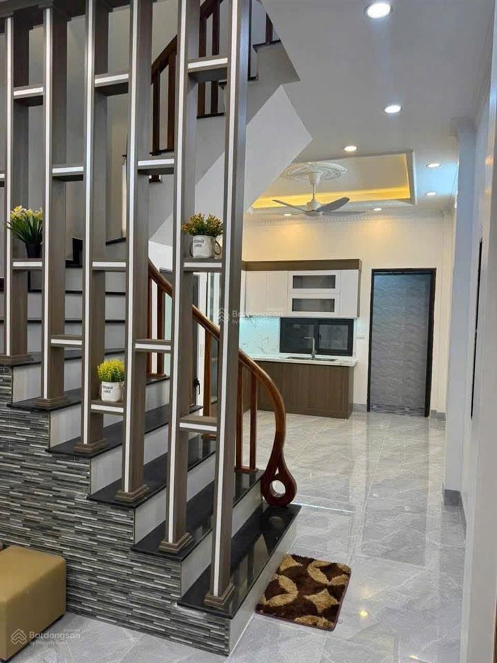 Bán cắt lỗ thu vốn. nhà mới 4 tầng đông mỹ. chỉ hơn 4 tỷ
