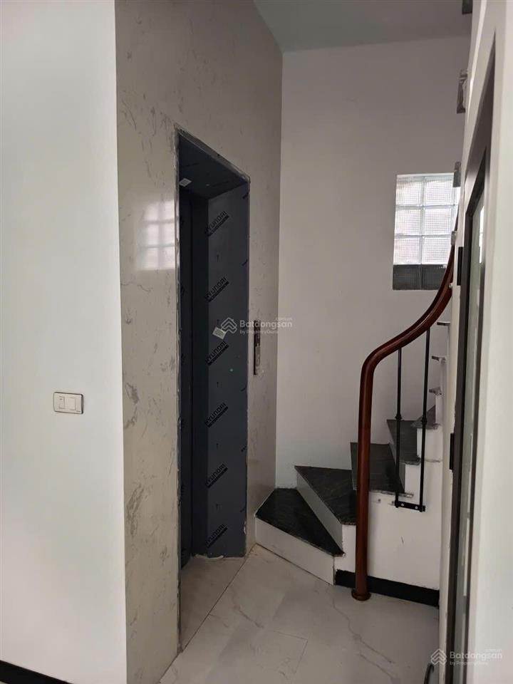 Chủ cắt lỗ bán gấp nhà đẹp 4 tầng có thang máy tại ngũ hiệp. chỉ hơn 5 tỷ