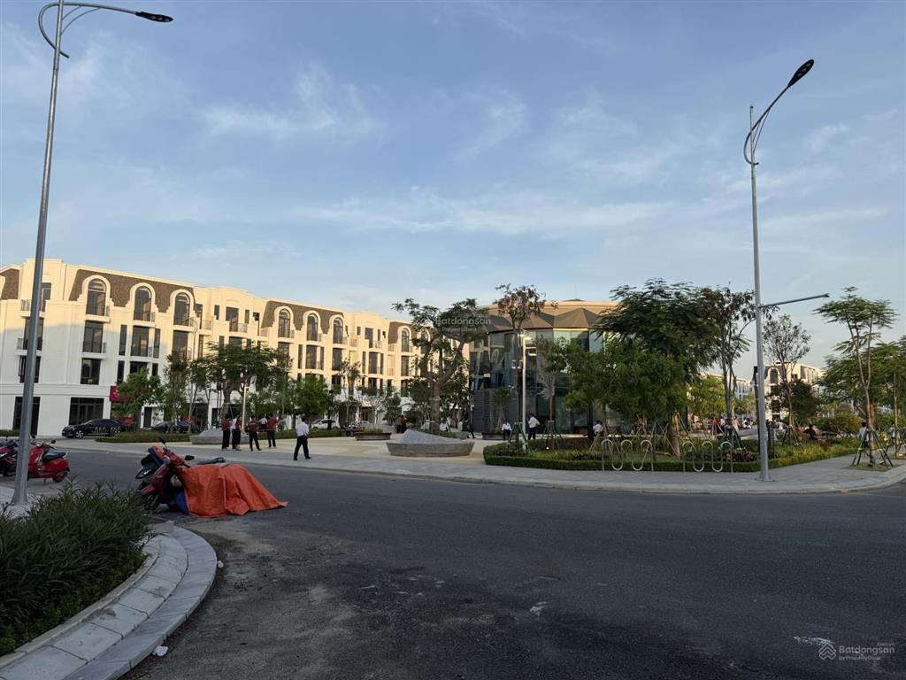 Bán liền kề vlasta thủy nguyên dãy l3 gần công viên ánh sáng. giá tốt