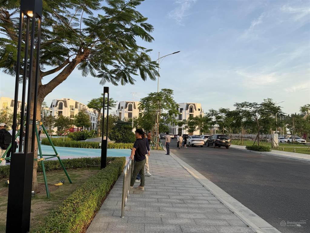 Bán liền kề vlasta thủy nguyên dãy l3 gần công viên ánh sáng. giá tốt