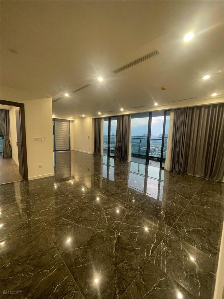 Cho thuê căn 3 ngủ góc+1 đa năng 161m2  sunshine golden river  vào được luôn  hải nam cư dân