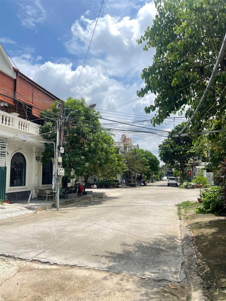 Bán nhà có 11 phòng cho thuê. 5x30m, giá 5,9 tỉ, dĩ an, bình dương