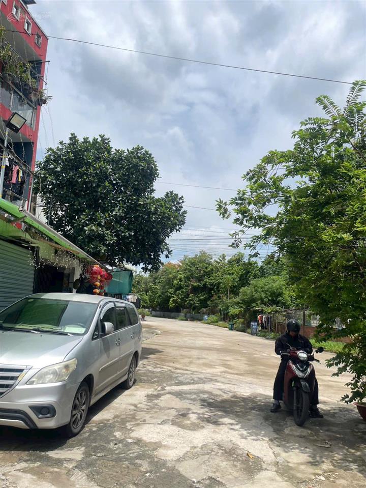 Bán nhà có 11 phòng cho thuê. 5x30m, giá 5,9 tỉ, dĩ an, bình dương