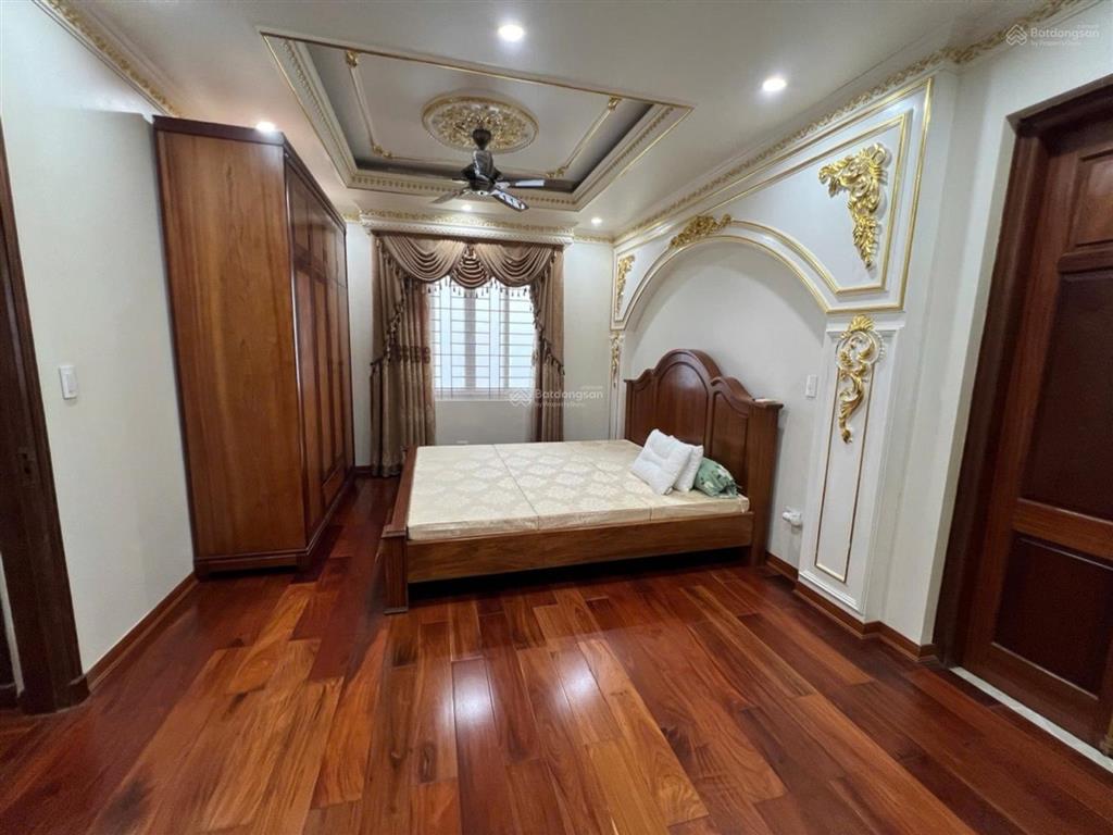 Siêu hiếm phân lô kinh doanh  cà phê công ty văn phòng, kinh doanh  đền lừ 2 giá 18 tỷ