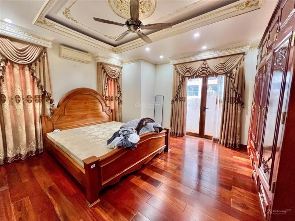 Siêu hiếm phân lô kinh doanh  cà phê công ty văn phòng, kinh doanh  đền lừ 2 giá 18 tỷ