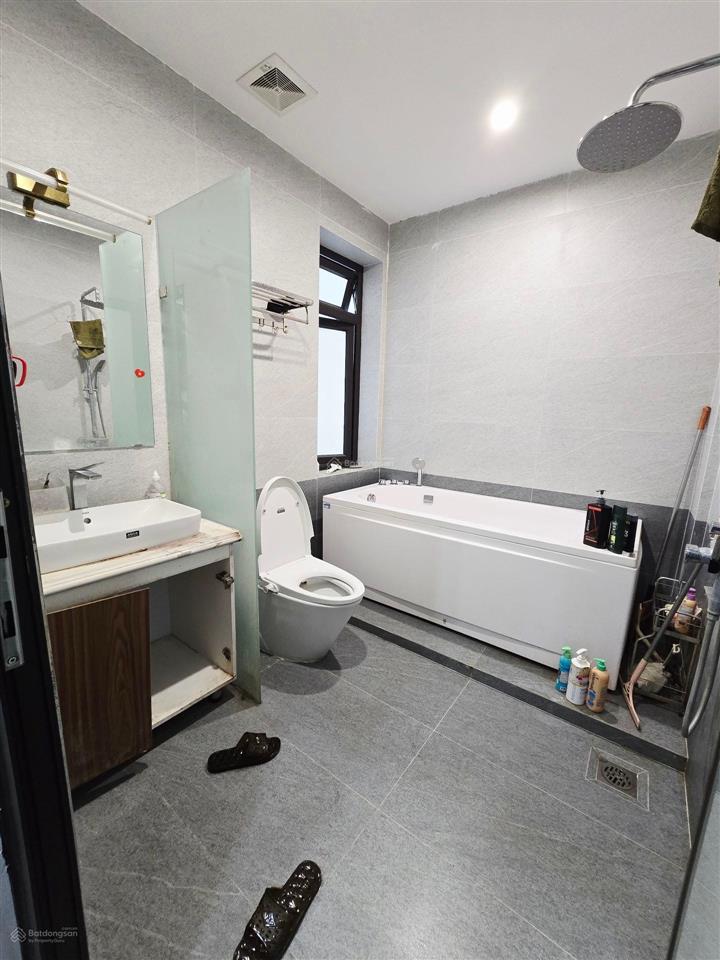 Cực hiếm nhà đẹp thang máy tân mai 56 m, 5 tầng giá 13 tỷ