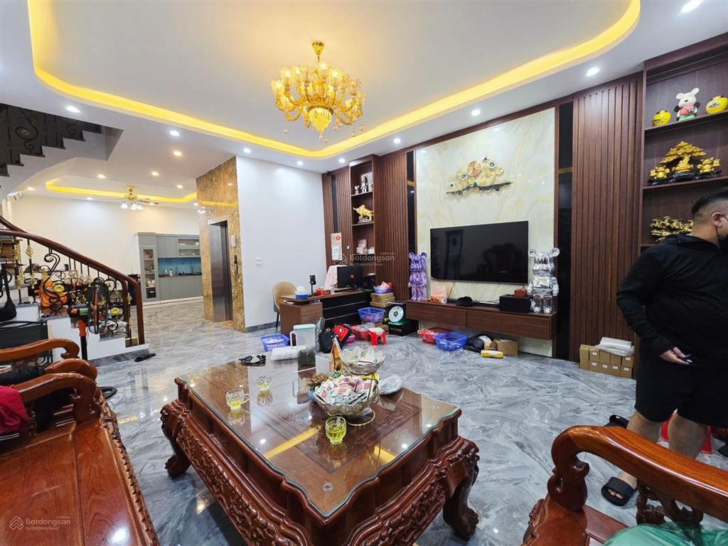 Cực hiếm nhà đẹp thang máy tân mai 56 m, 5 tầng giá 13 tỷ