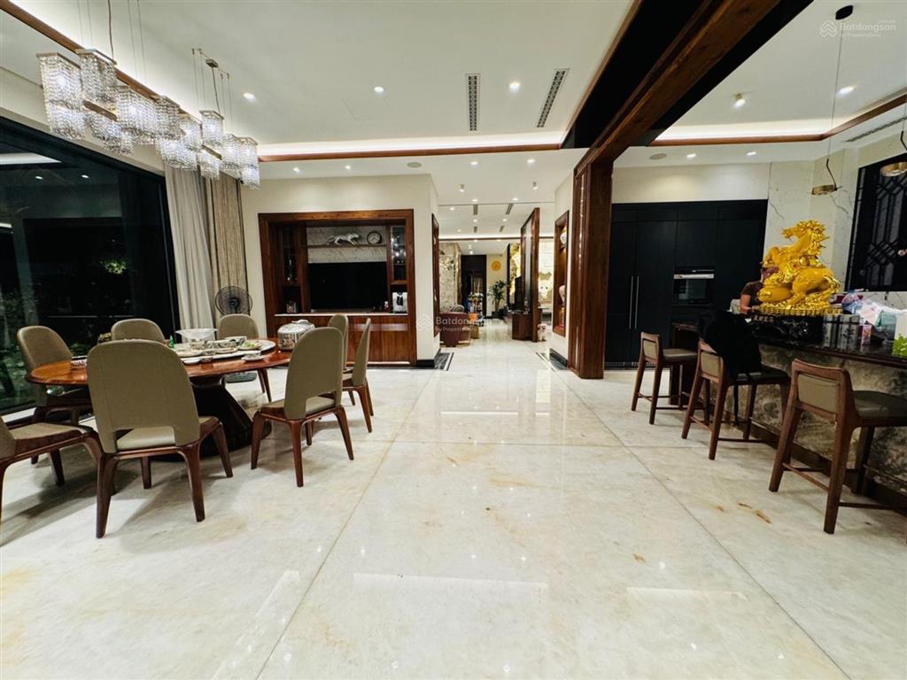 Chủ cần bán biệt thự nhà vườn, kinh doanh văn phòng ô tô tránh  đền lừ 140 m, giá 36 tỷ